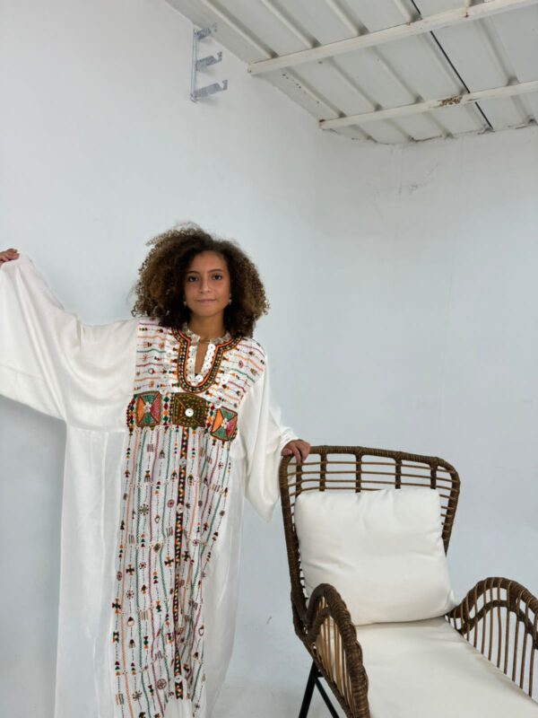 Spanish Linen Abaya Hand-Embroidered from Siwa - Image 2